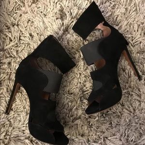 COPY - RARE ALAIA heels booties.